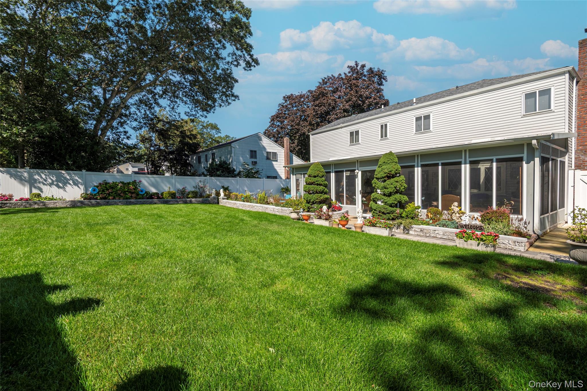 6 Linden Street, Selden, NY 11784