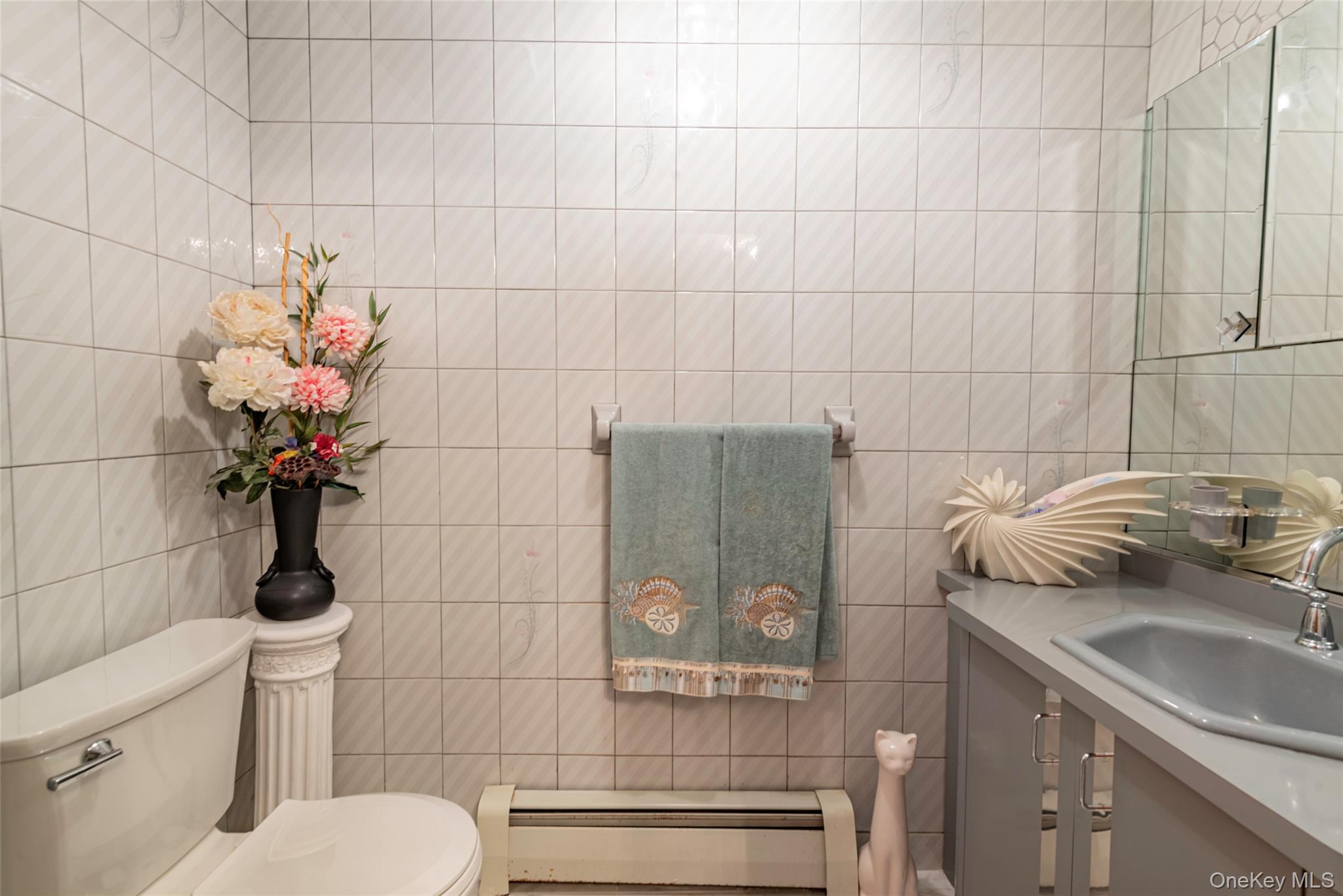 6 Linden Street, Selden, NY 11784