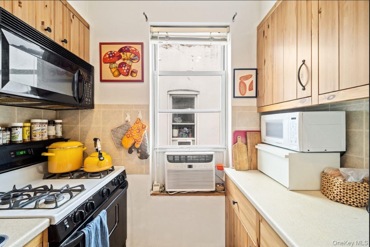 6185 Grove Street, Ridgewood, NY 11385