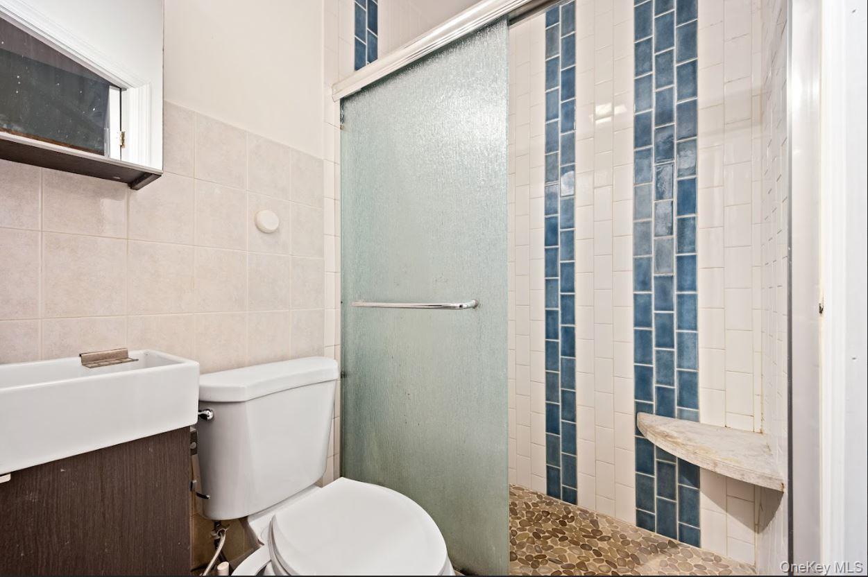 6185 Grove Street, Ridgewood, NY 11385