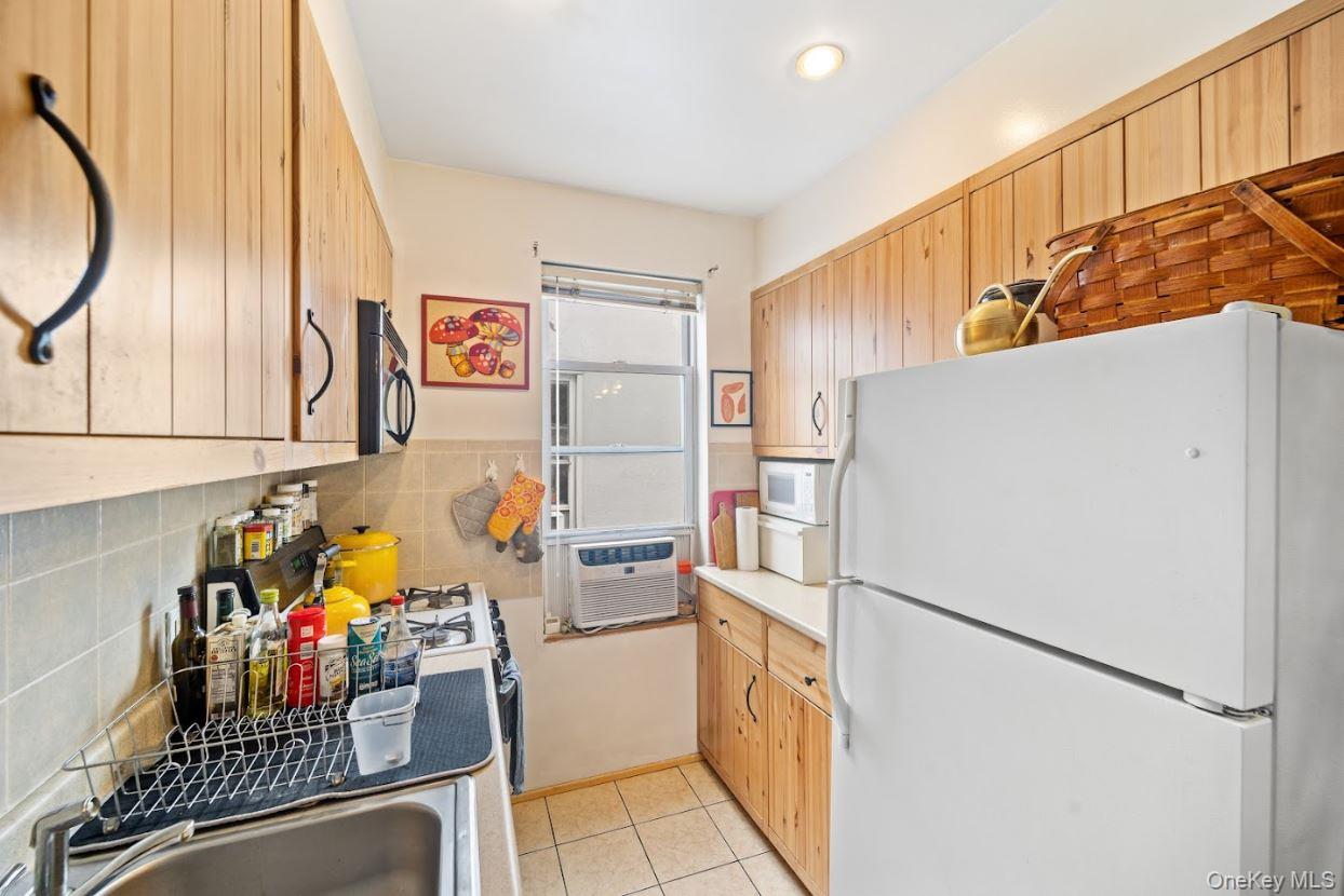 6185 Grove Street, Ridgewood, NY 11385