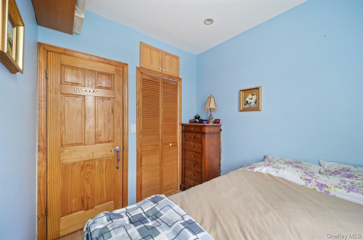 6185 Grove Street, Ridgewood, NY 11385