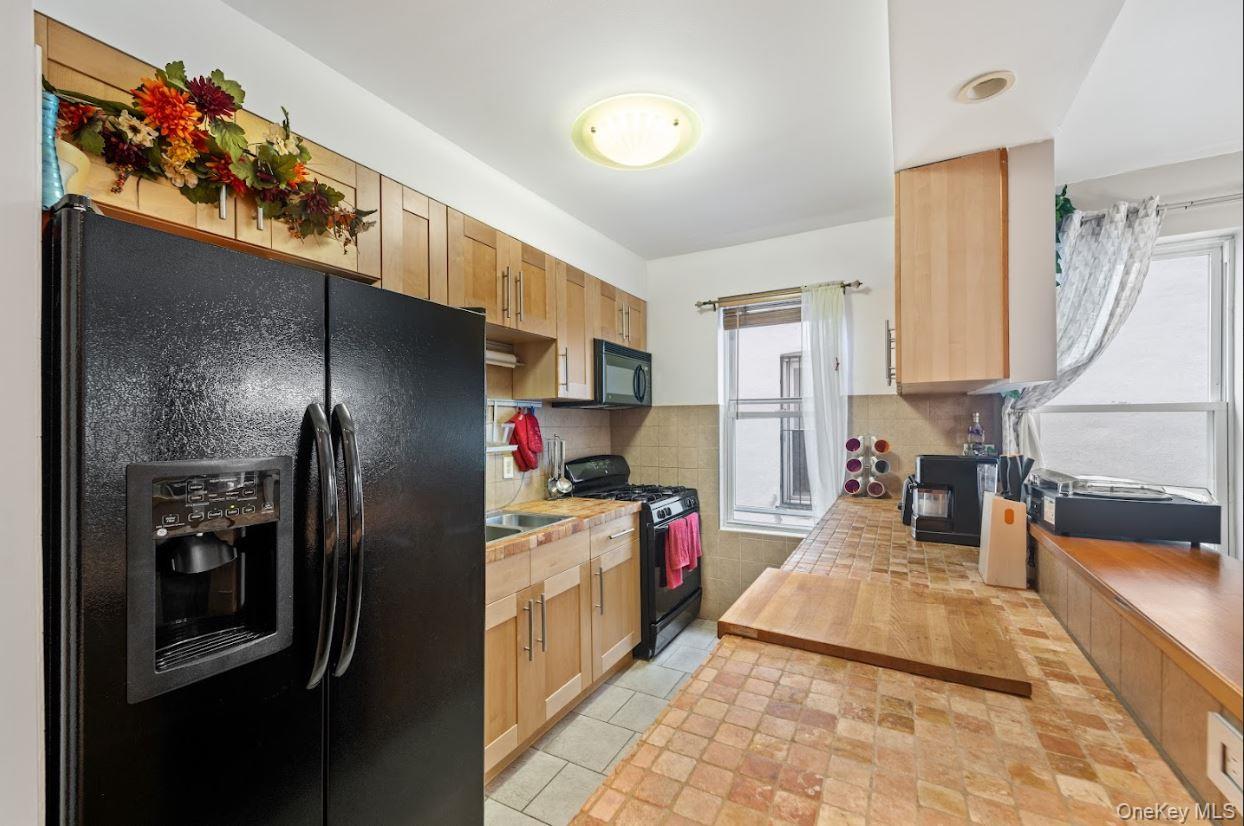 6185 Grove Street, Ridgewood, NY 11385