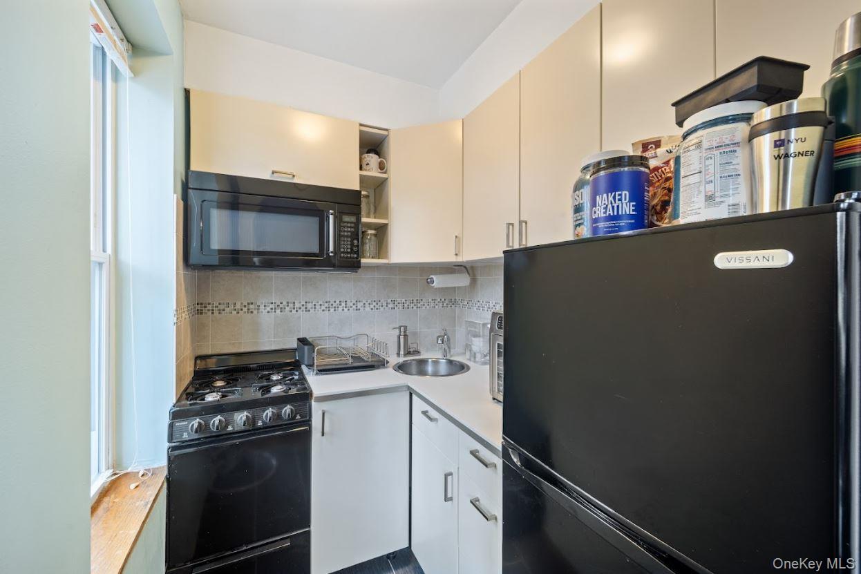 6185 Grove Street, Ridgewood, NY 11385