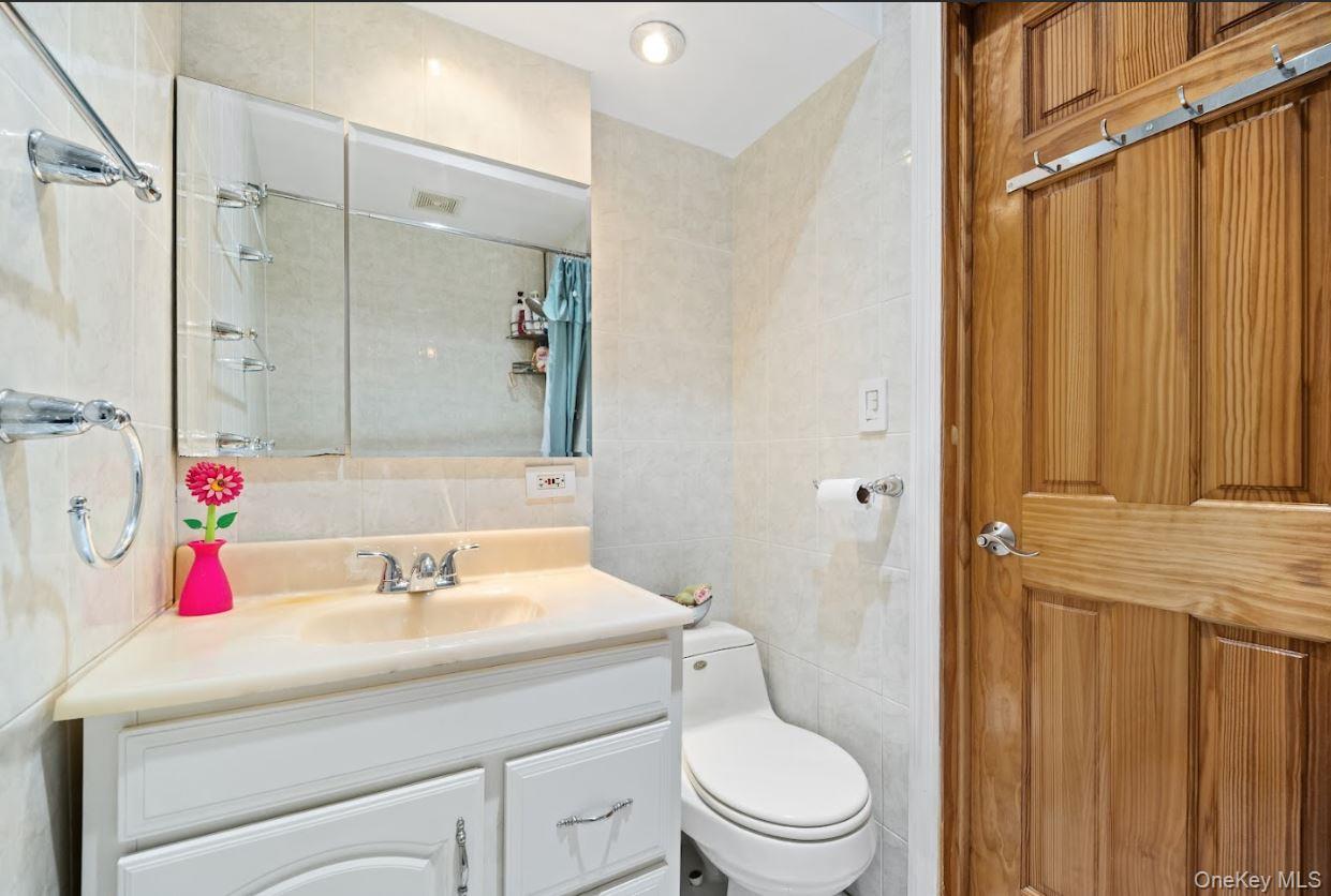 6185 Grove Street, Ridgewood, NY 11385