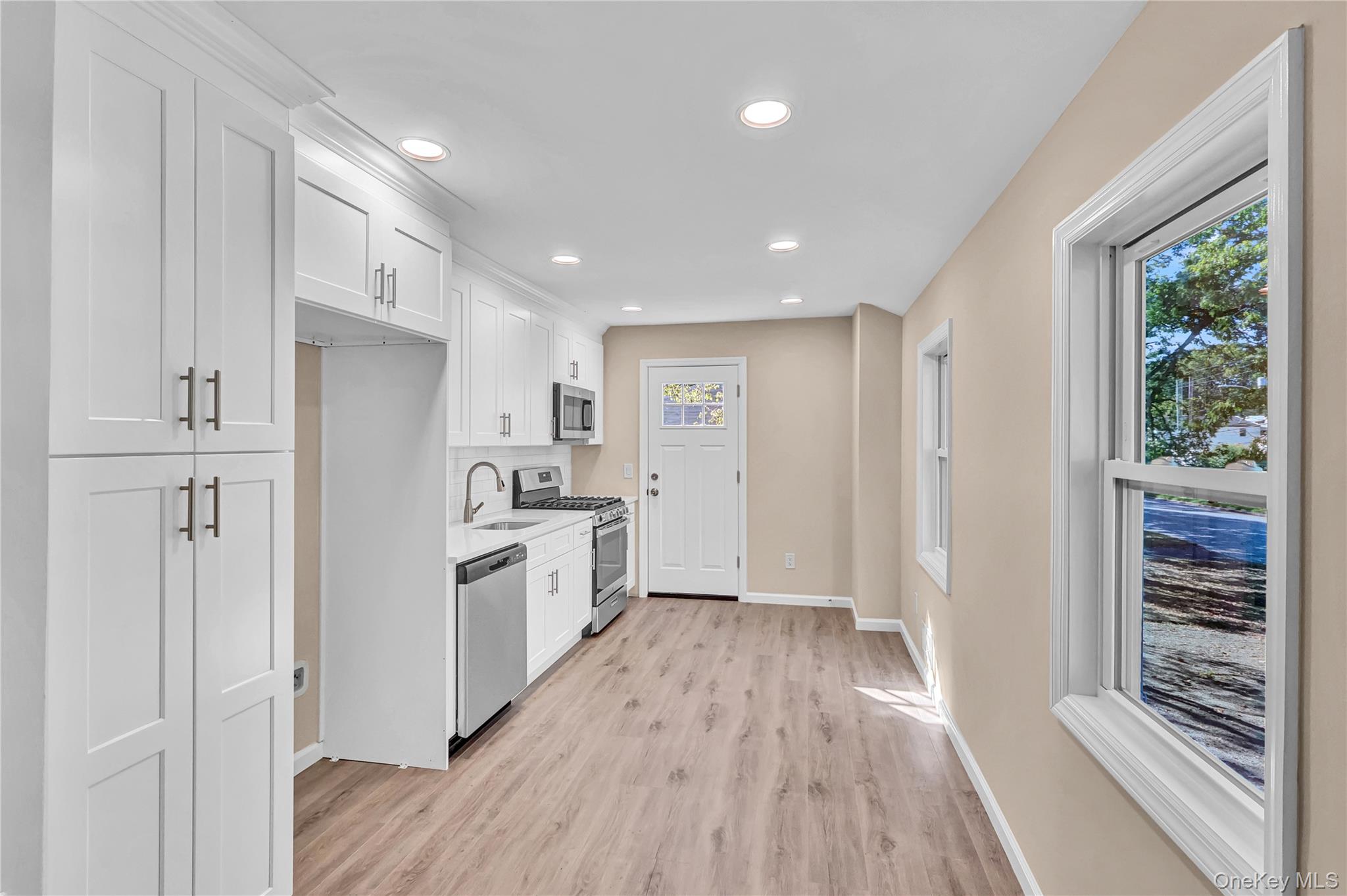 31 Fawn Lane W, South Setauket, NY 11720