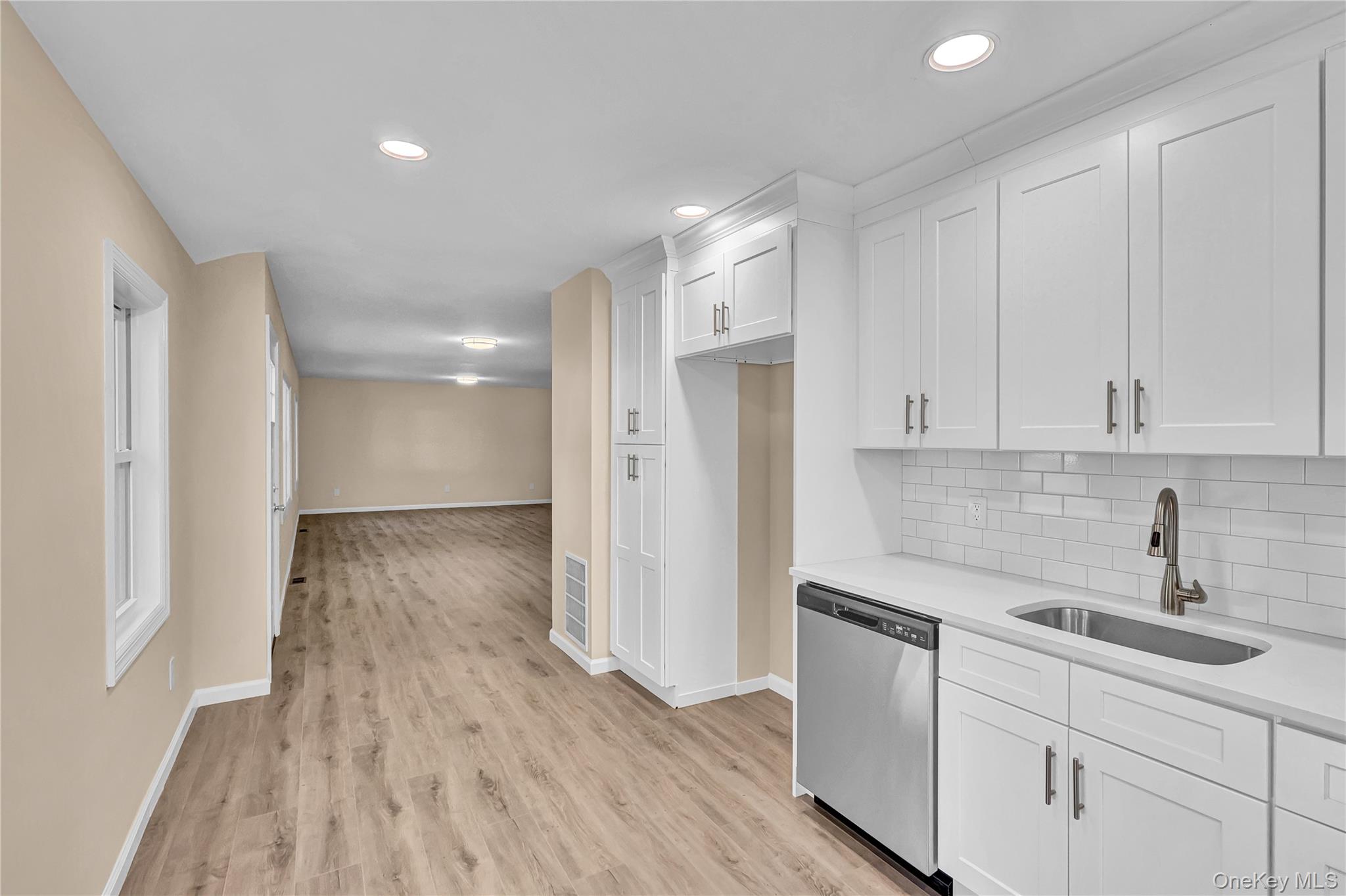 31 Fawn Lane W, South Setauket, NY 11720