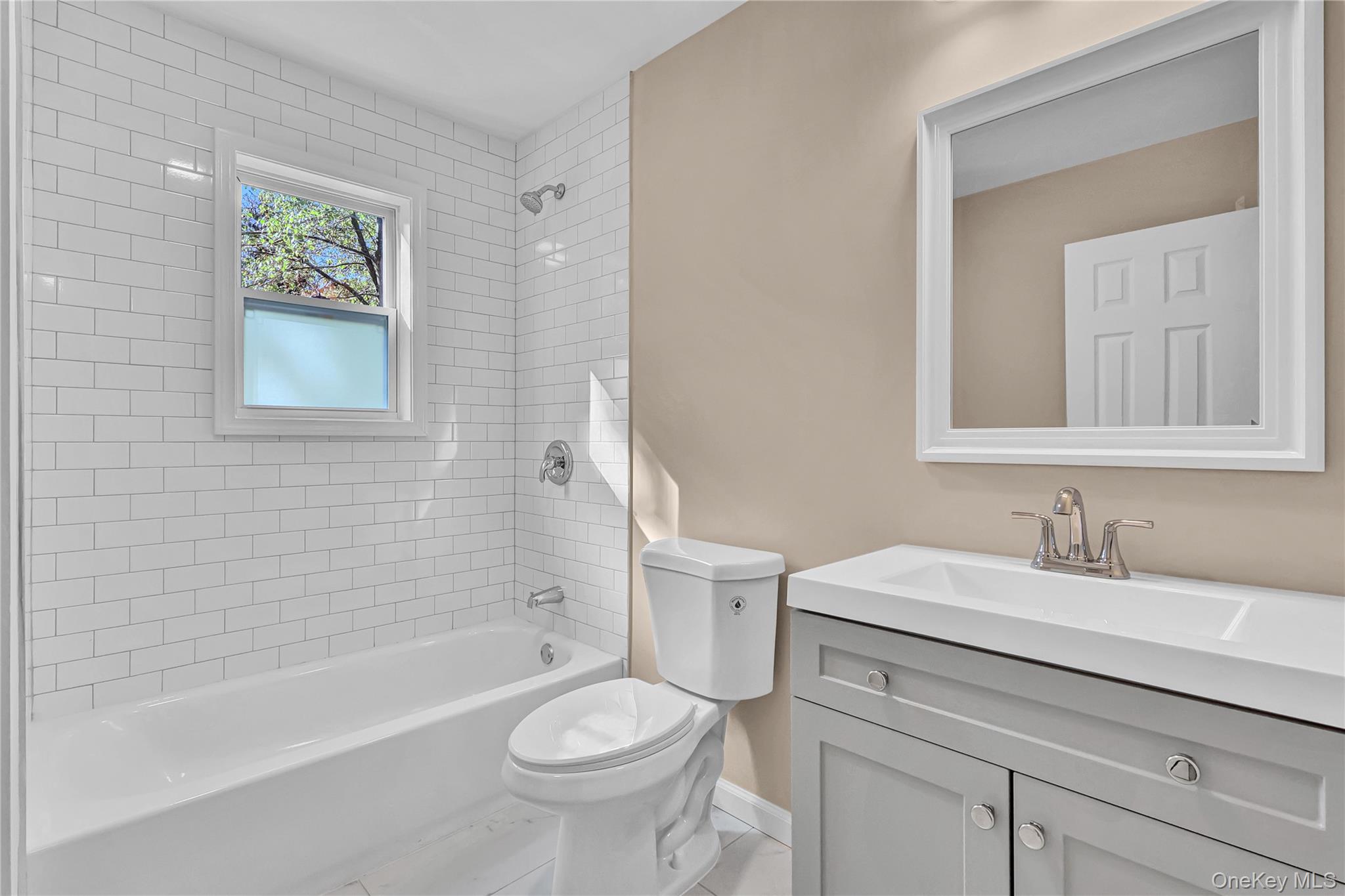 31 Fawn Lane W, South Setauket, NY 11720