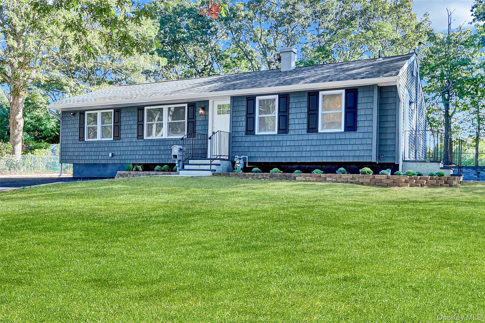 31 Fawn Lane W, South Setauket, NY 11720