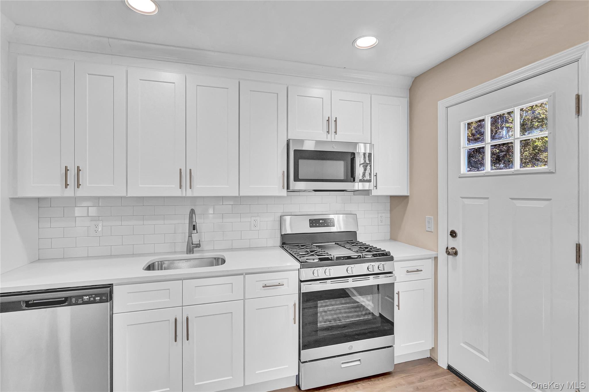 31 Fawn Lane W, South Setauket, NY 11720