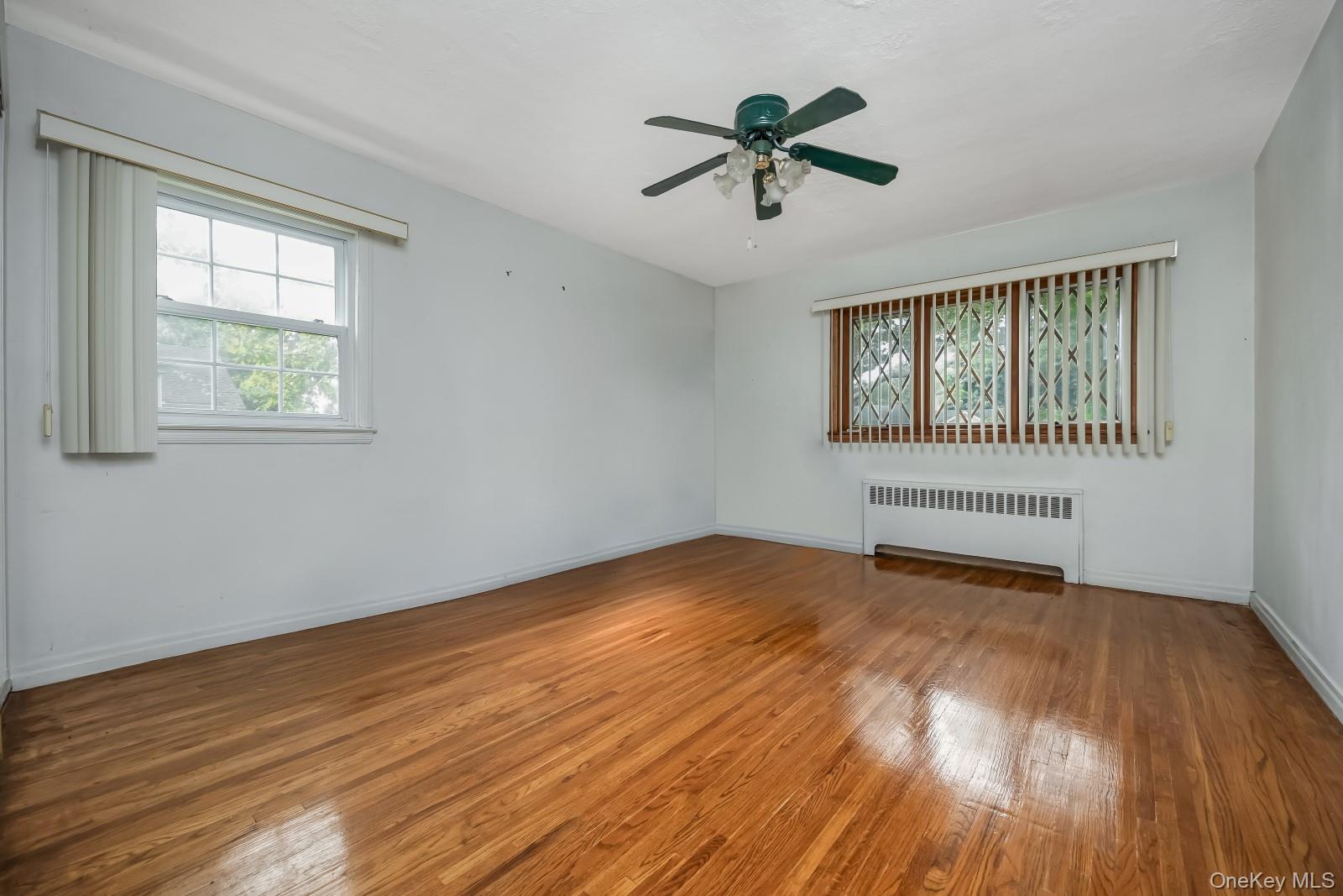 34 Midland Road, Roslyn Heights, NY 11577