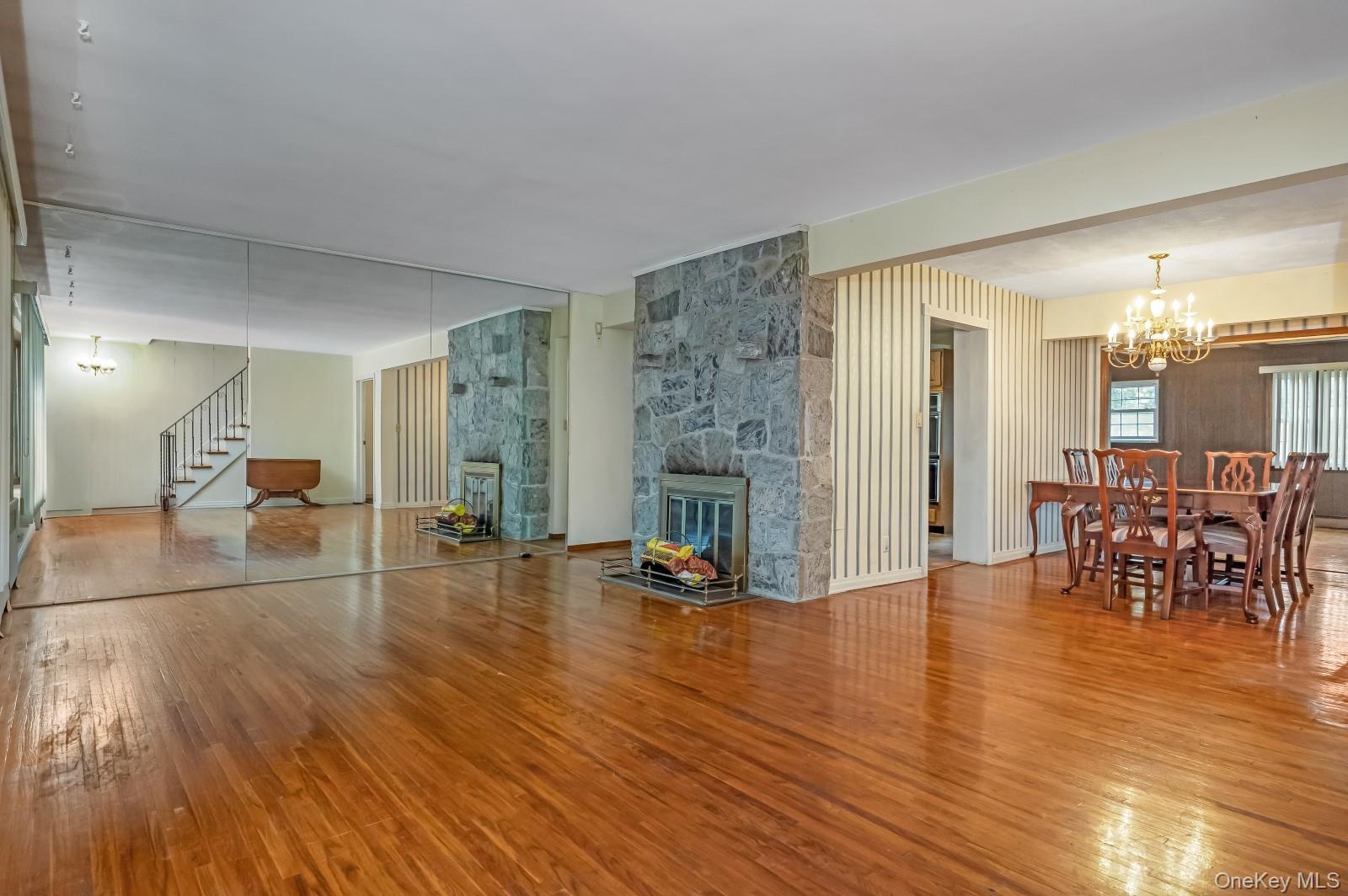 34 Midland Road, Roslyn Heights, NY 11577