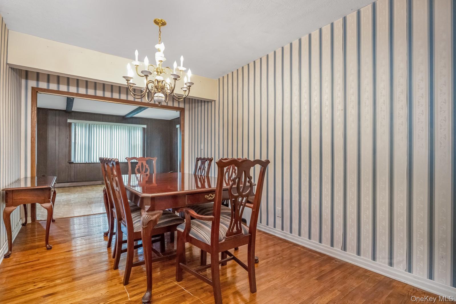 34 Midland Road, Roslyn Heights, NY 11577