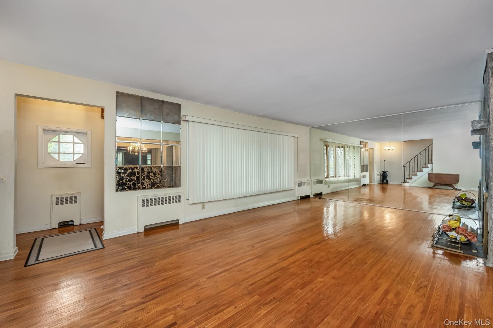 34 Midland Road, Roslyn Heights, NY 11577