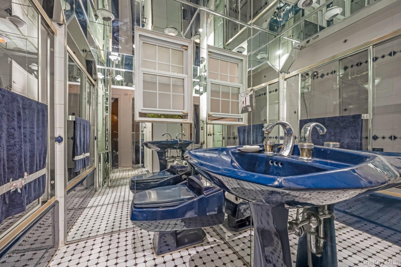 34 Midland Road, Roslyn Heights, NY 11577