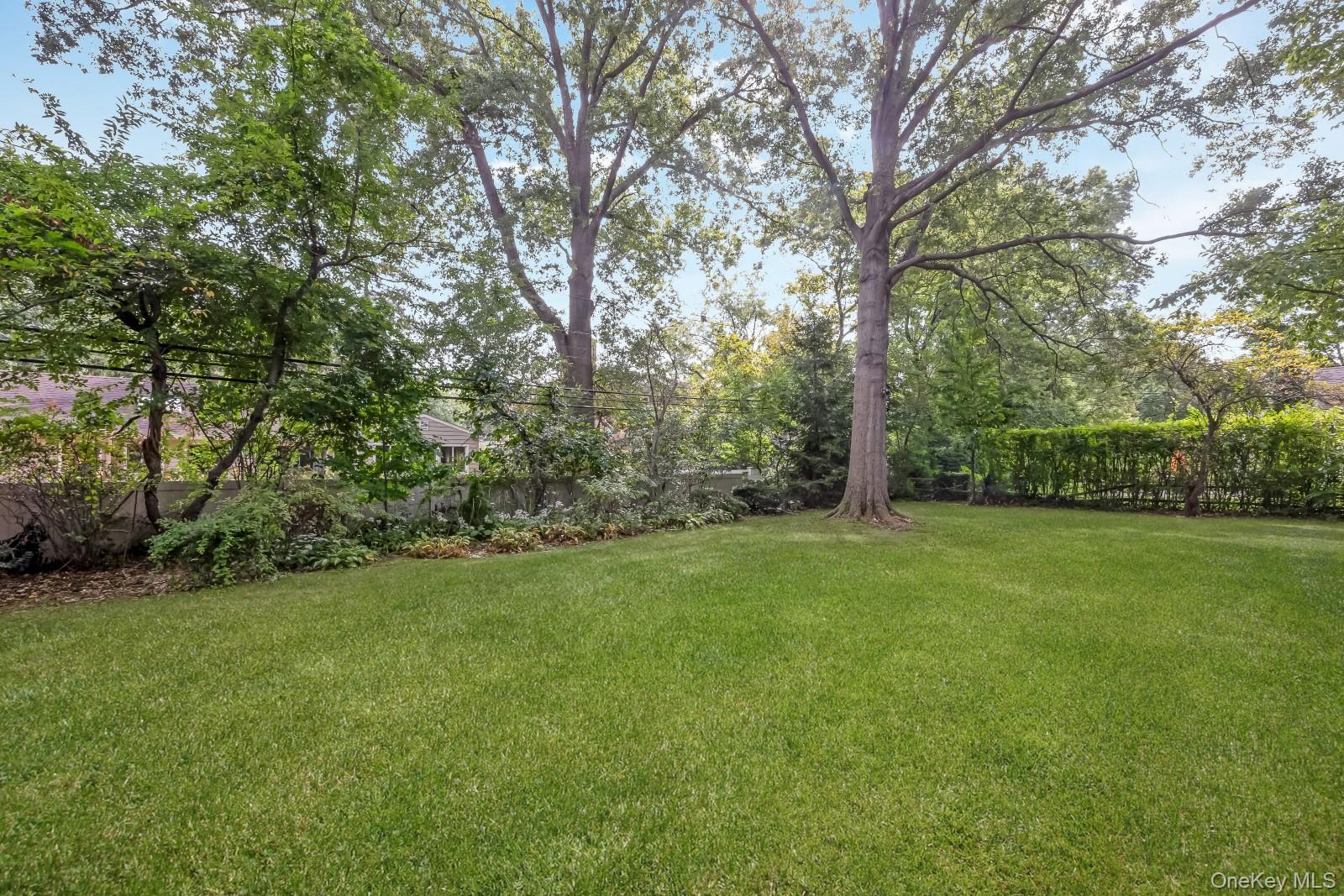 34 Midland Road, Roslyn Heights, NY 11577