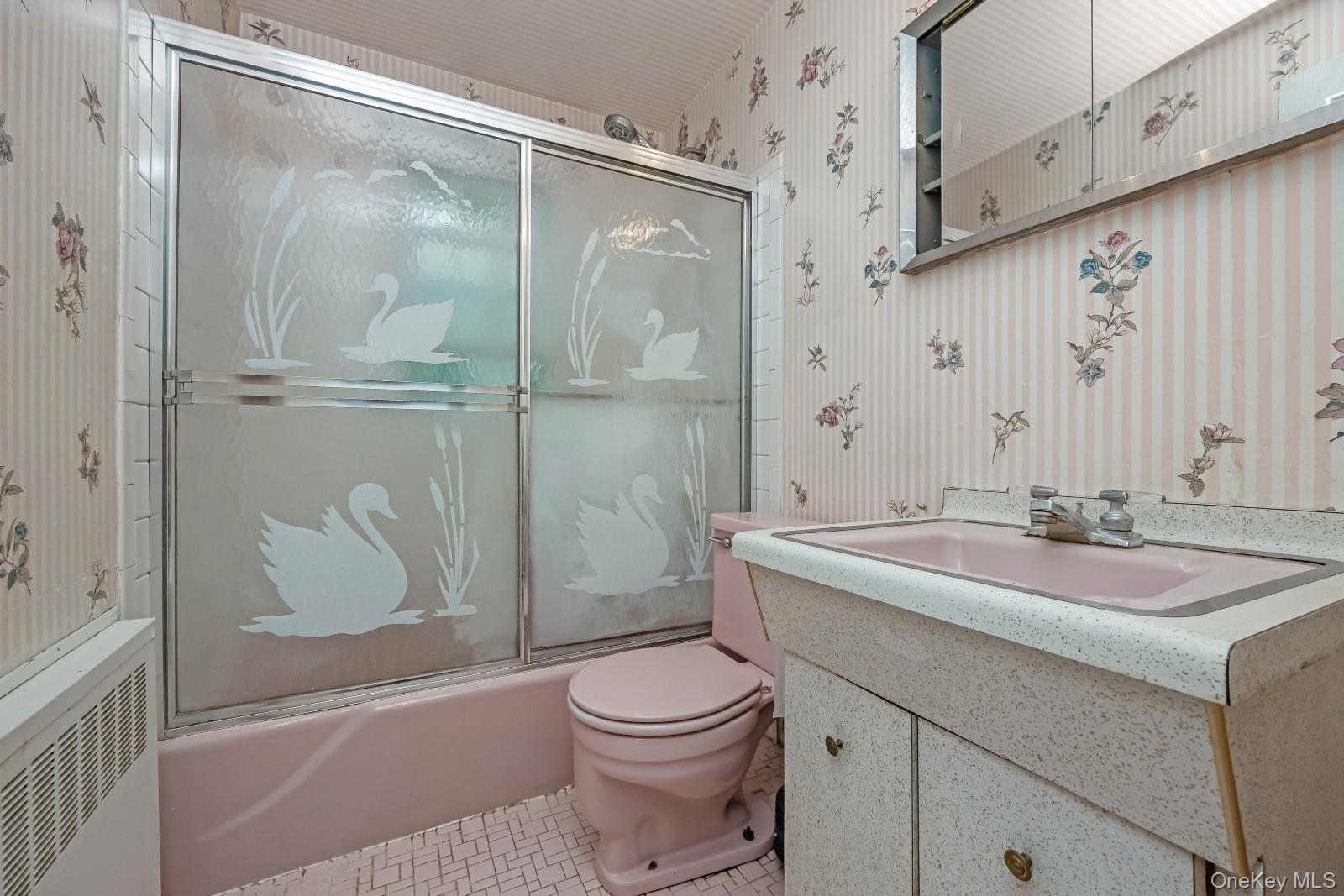 34 Midland Road, Roslyn Heights, NY 11577