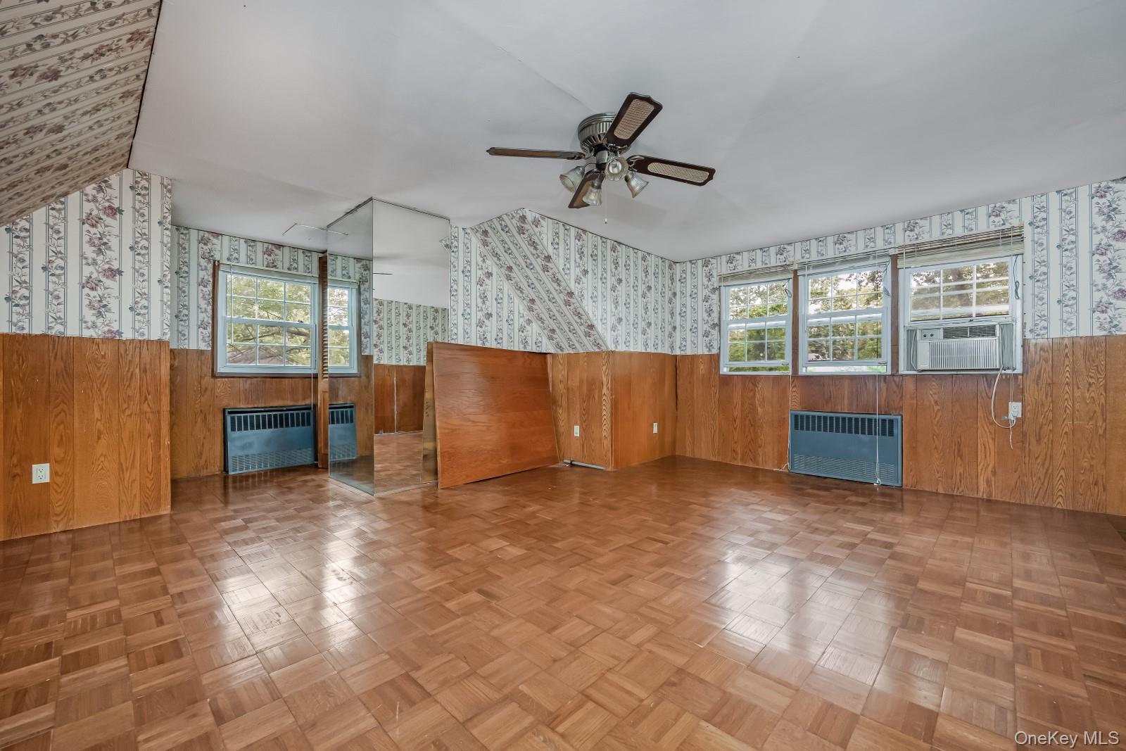 34 Midland Road, Roslyn Heights, NY 11577