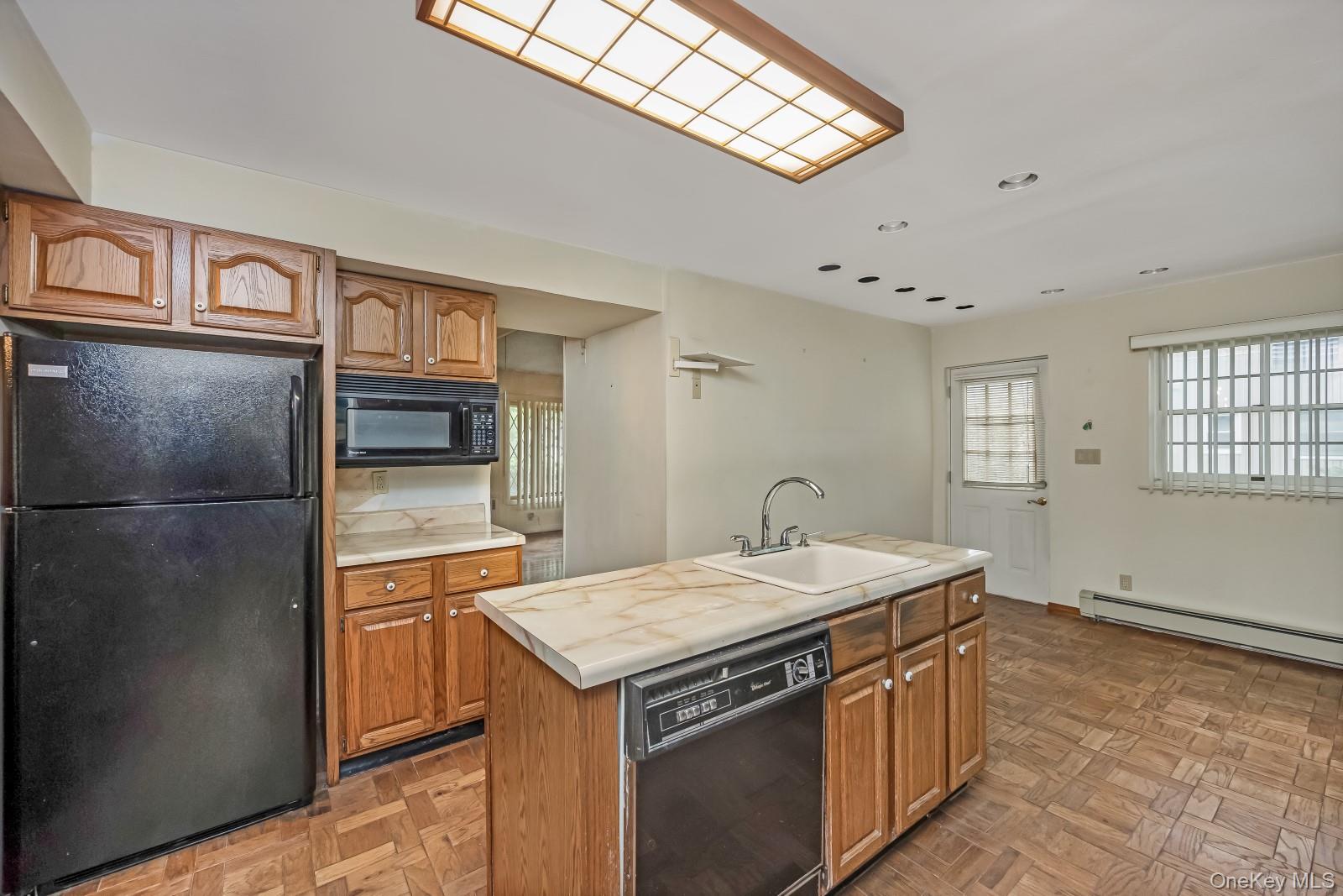 34 Midland Road, Roslyn Heights, NY 11577