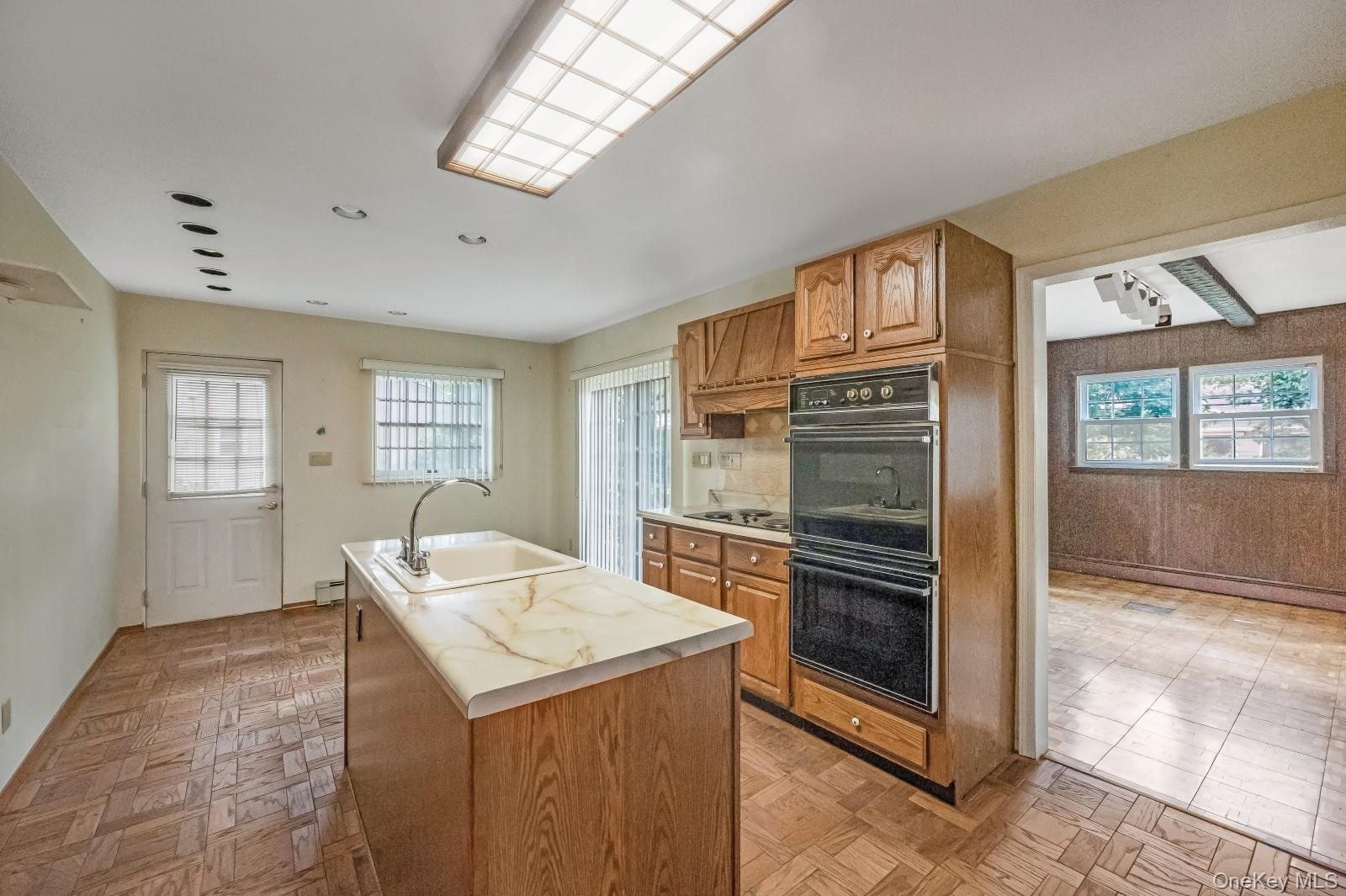 34 Midland Road, Roslyn Heights, NY 11577