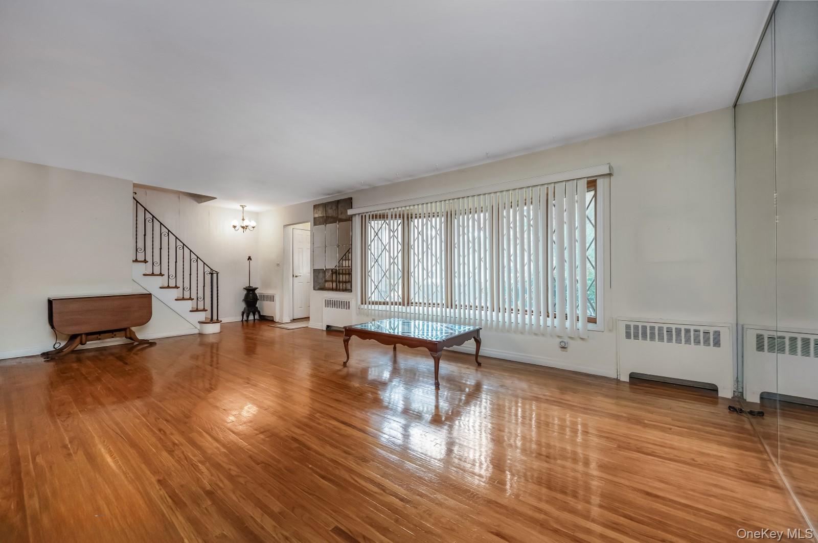 34 Midland Road, Roslyn Heights, NY 11577