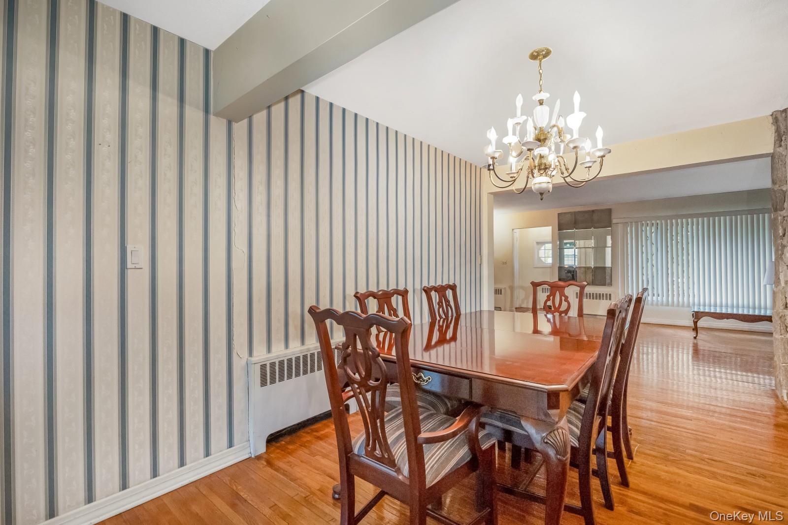 34 Midland Road, Roslyn Heights, NY 11577