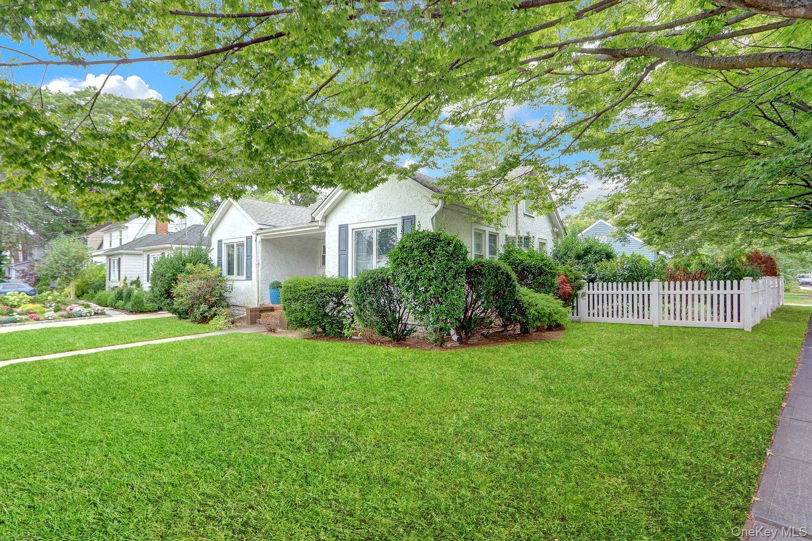 133 Nassau Avenue, Malverne, NY 11565