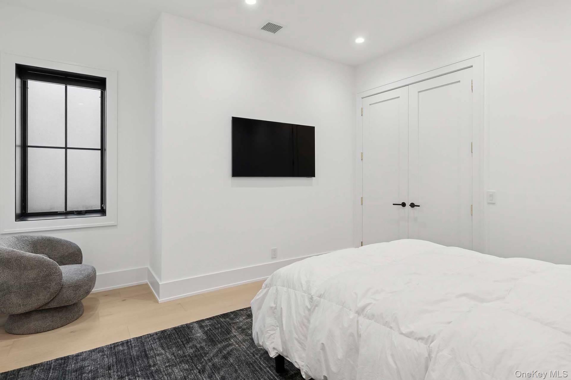 23 Peach Farm Lane, East Hampton, NY 11937