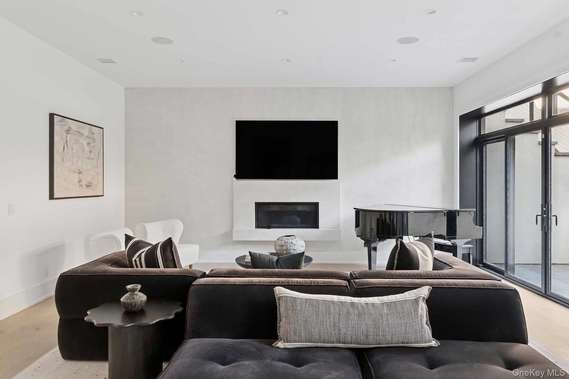 23 Peach Farm Lane, East Hampton, NY 11937