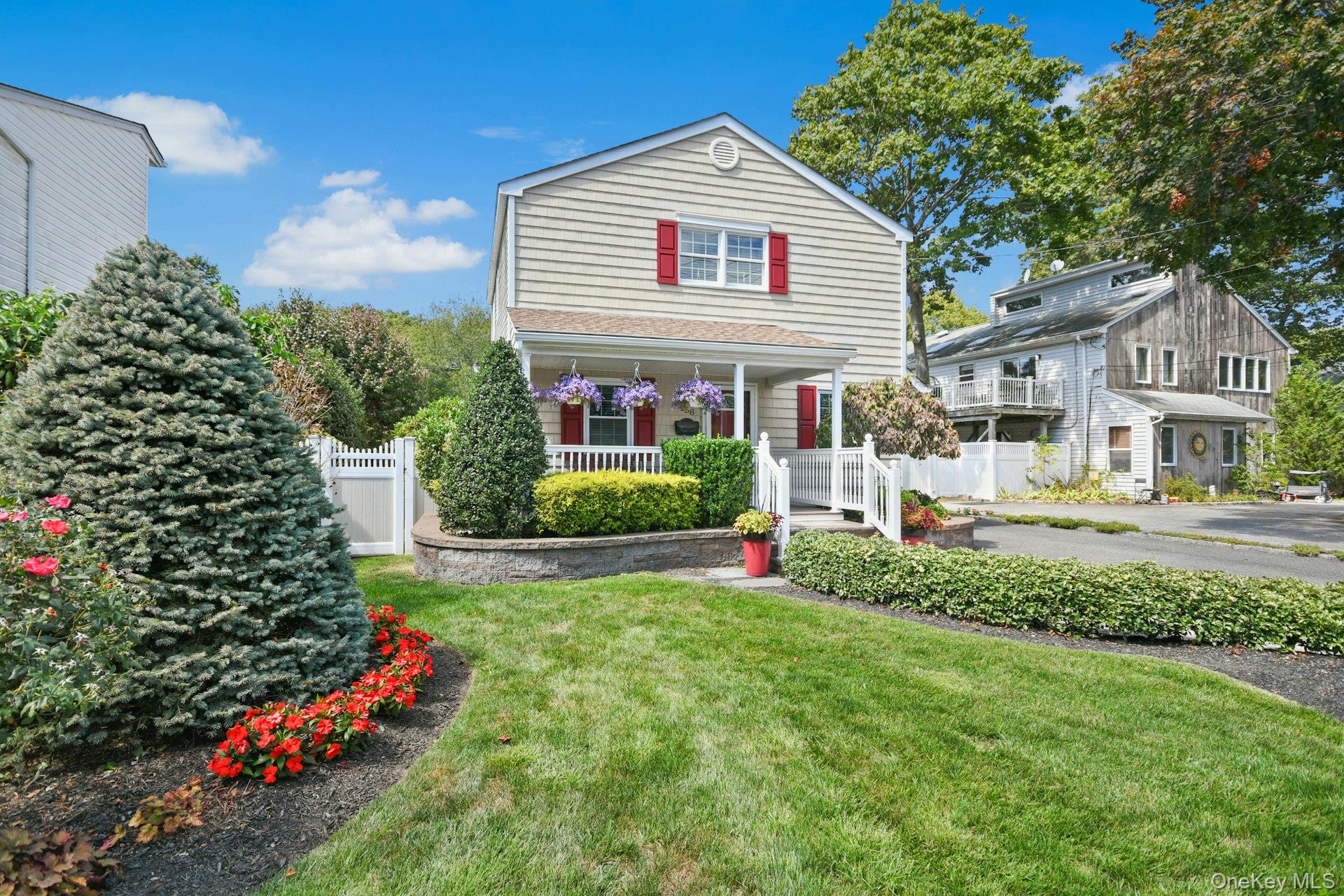 258 Grant Avenue, Islip, NY 11751