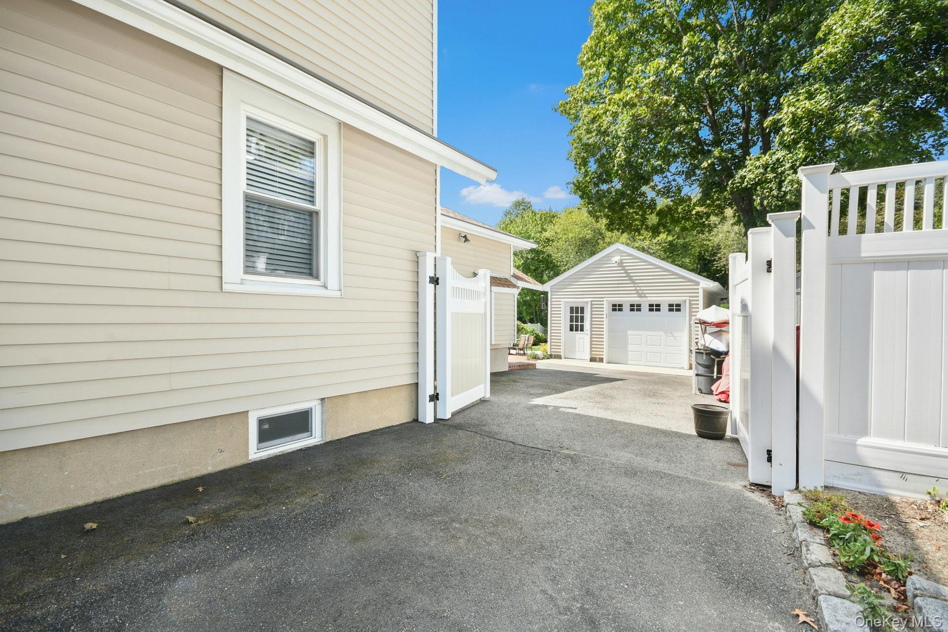 258 Grant Avenue, Islip, NY 11751