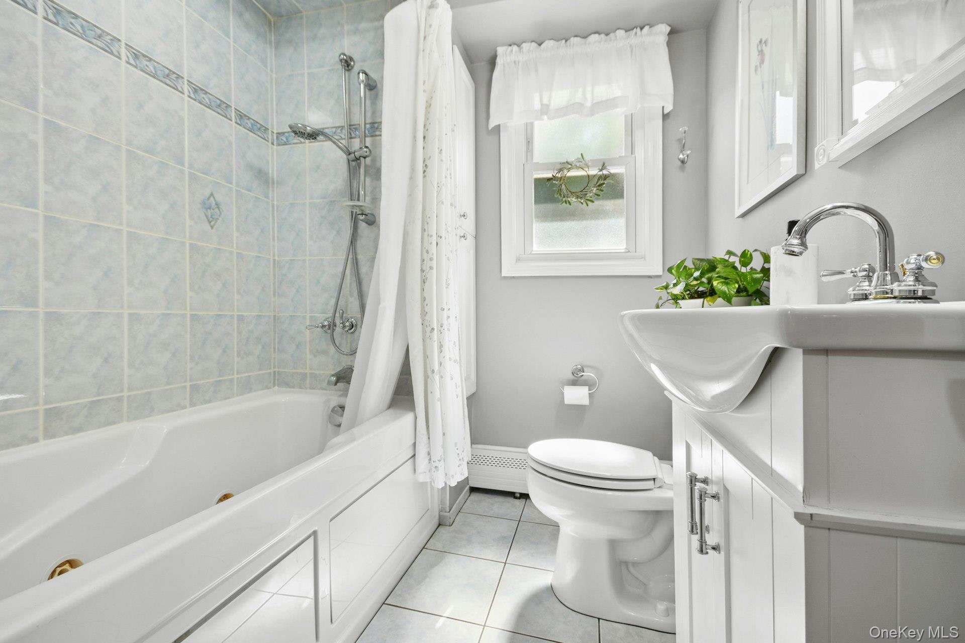 258 Grant Avenue, Islip, NY 11751