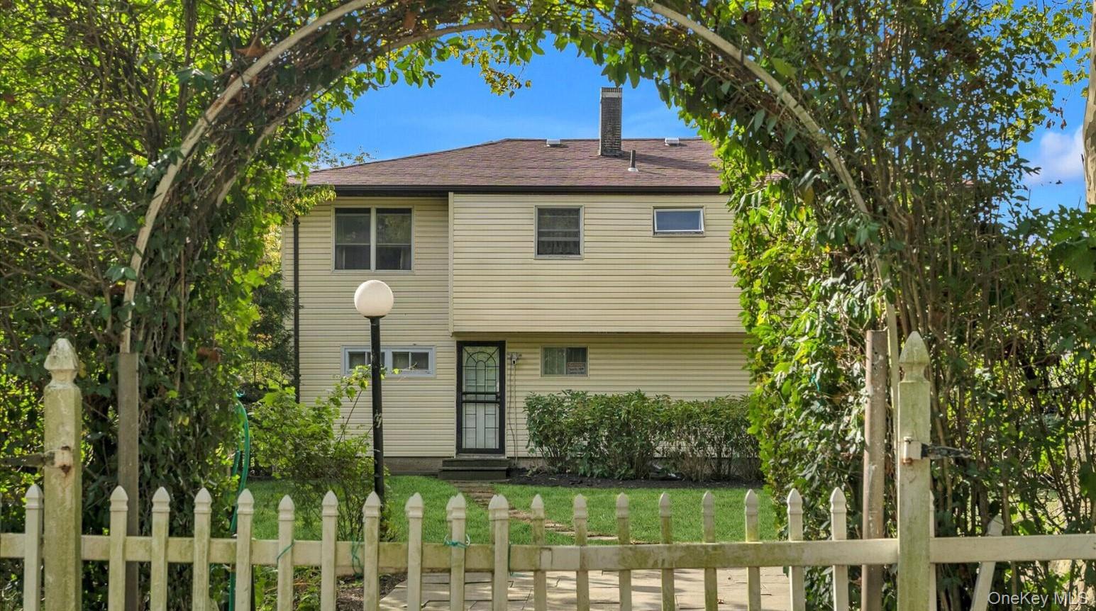 13 New Hampshire Avenue, Bay Shore, NY 11706