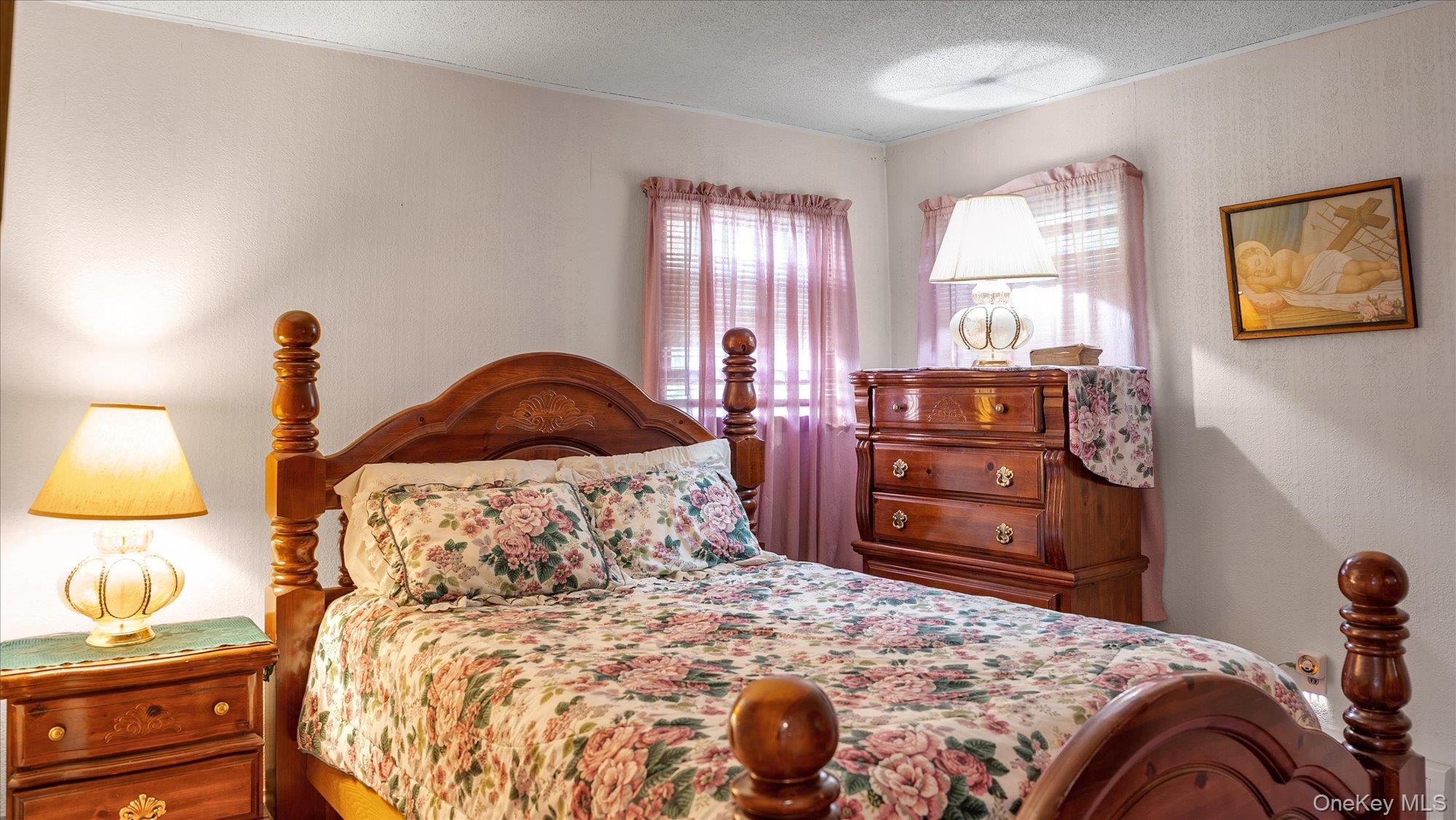 13 New Hampshire Avenue, Bay Shore, NY 11706