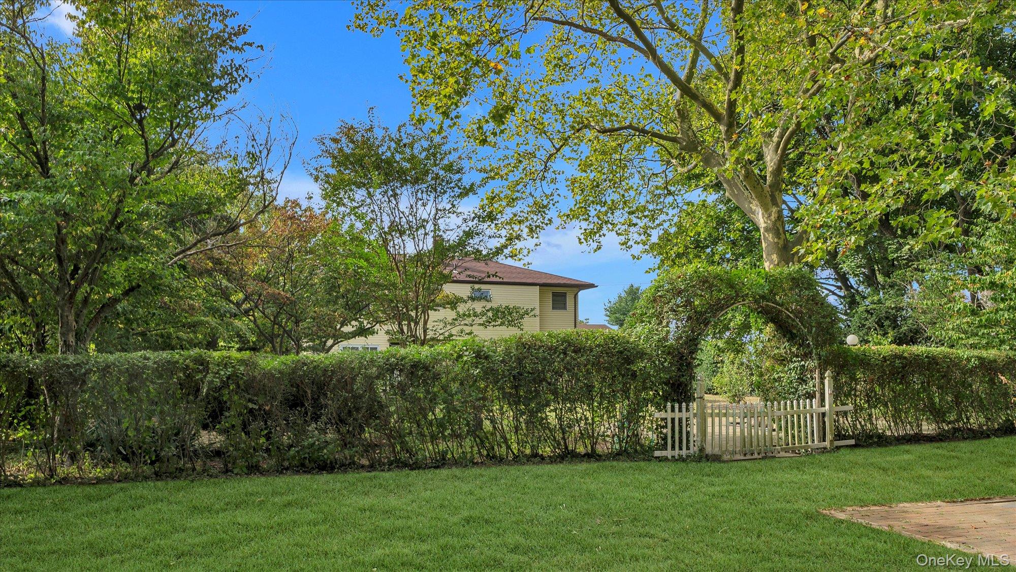 13 New Hampshire Avenue, Bay Shore, NY 11706