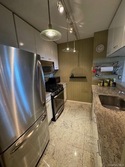 4 Martine Avenue # 1402, White Plains, NY 10606