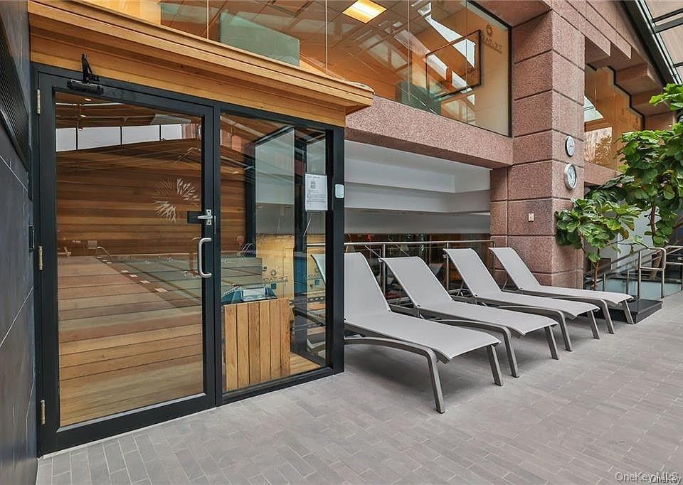 4 Martine Avenue # 1402, White Plains, NY 10606