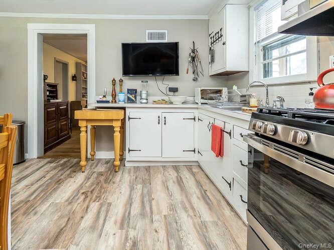 171 8th Avenue, Sea Cliff, NY 11579