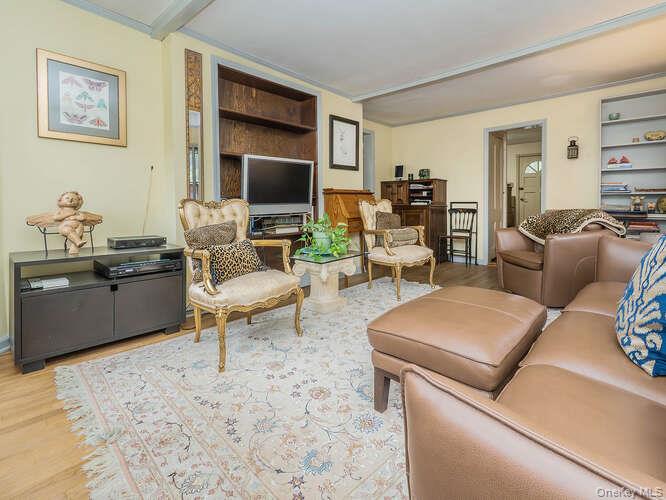 171 8th Avenue, Sea Cliff, NY 11579