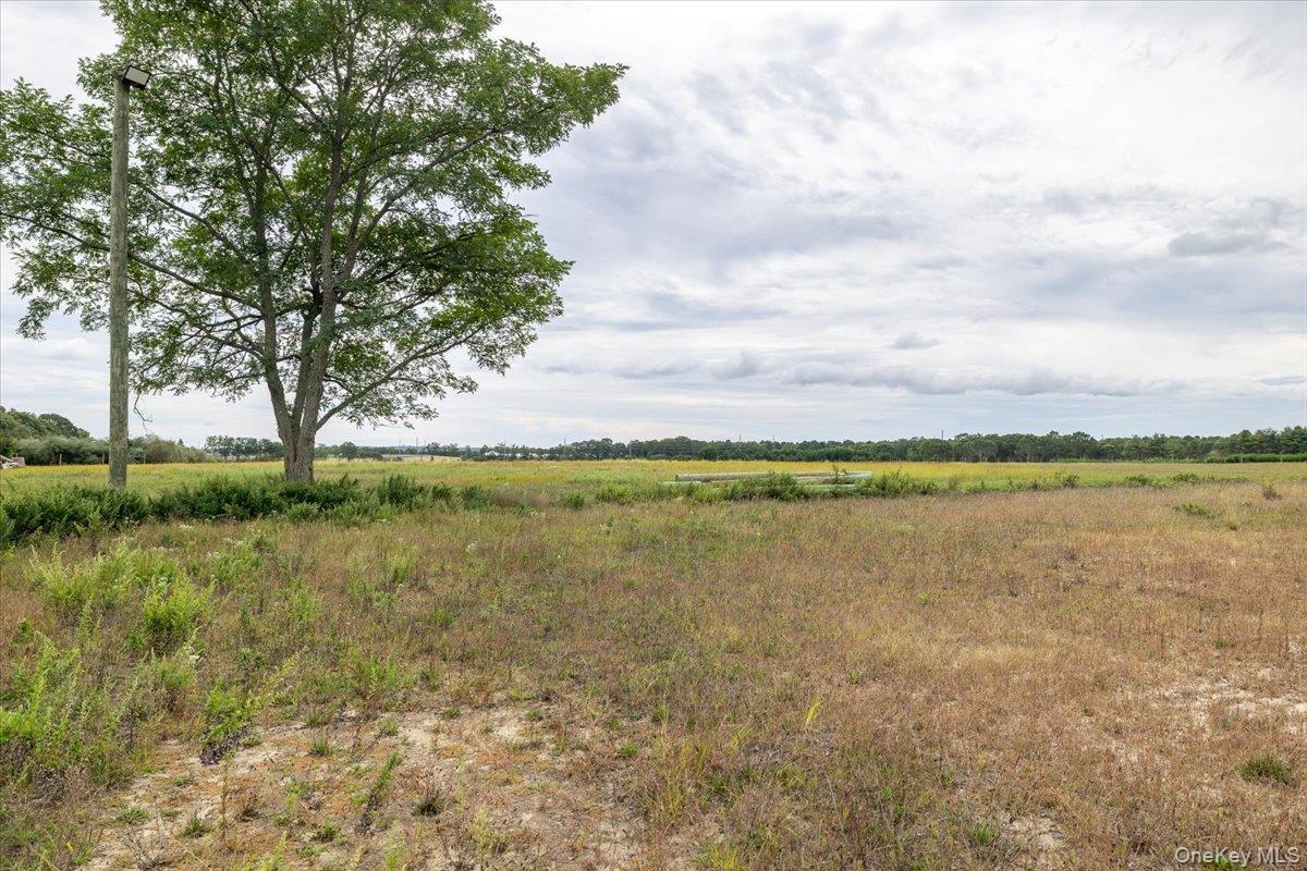 1535 Middle Road, Calverton, NY 11933