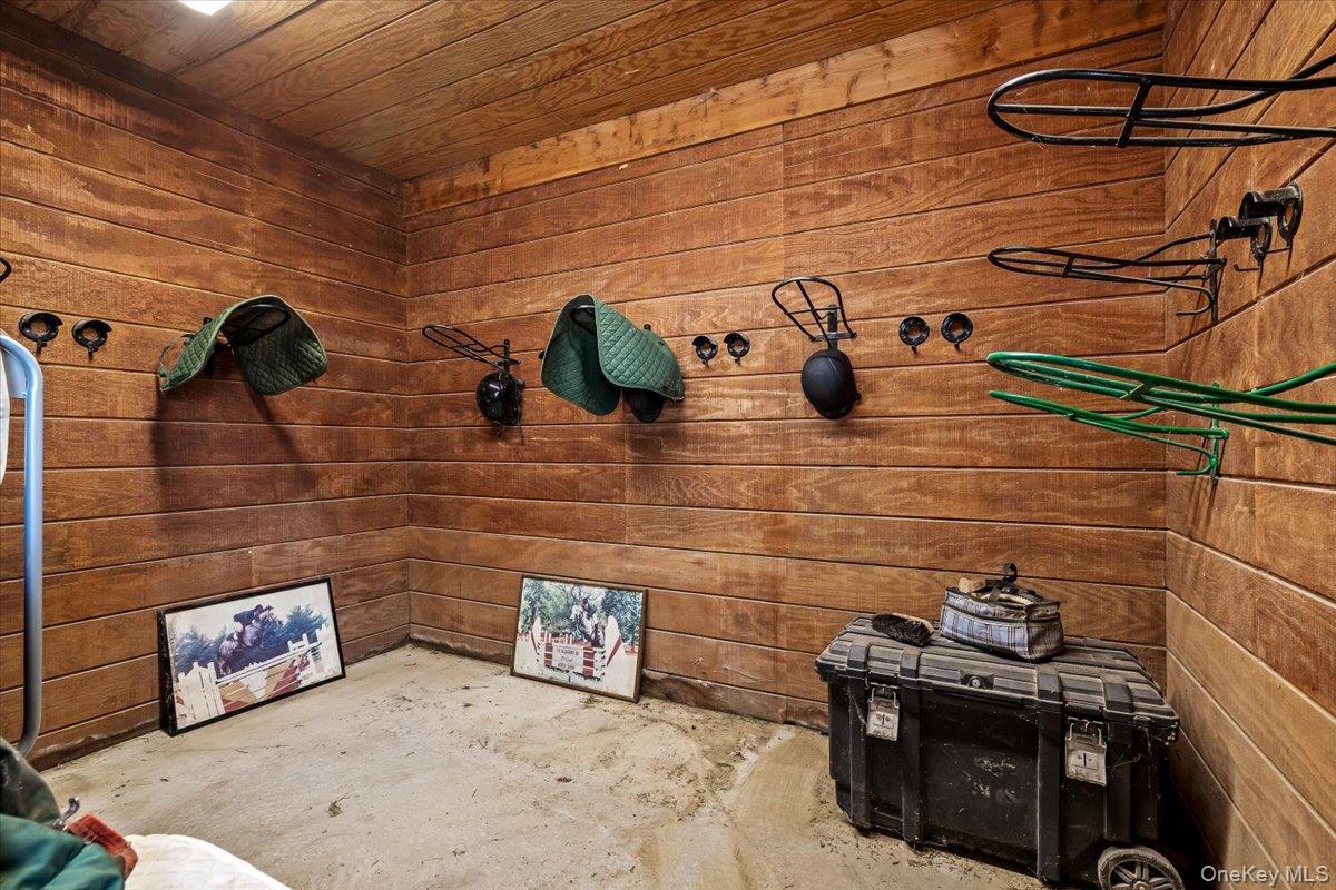 1535 Middle Road, Calverton, NY 11933