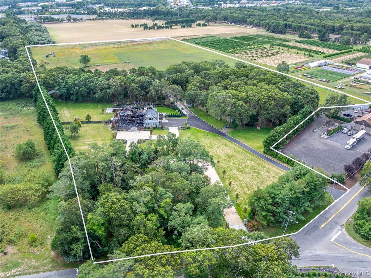 1535 Middle Road, Calverton, NY 11933