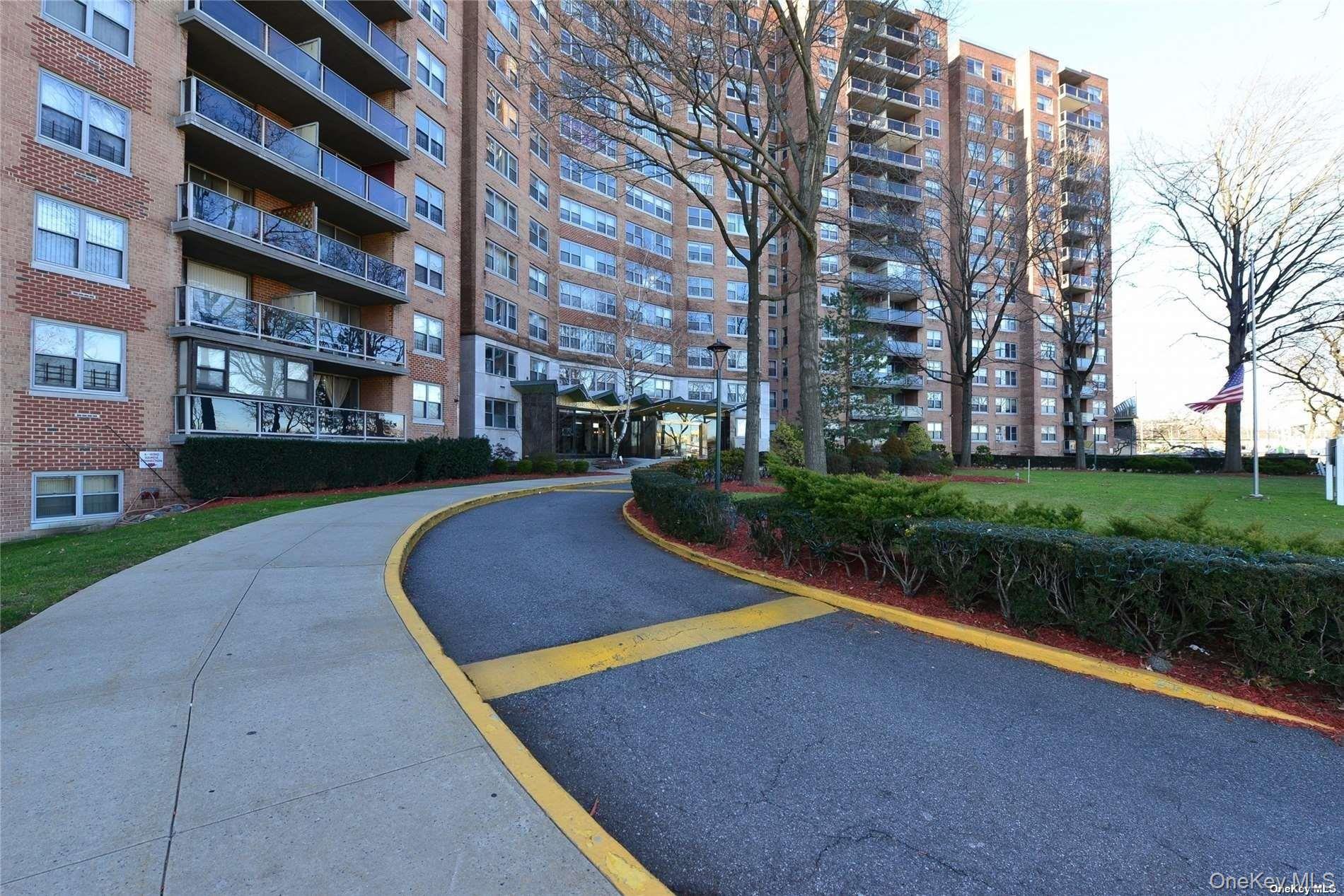61-20 Grand Central Parkway # B 903, Forest Hills, NY 11375