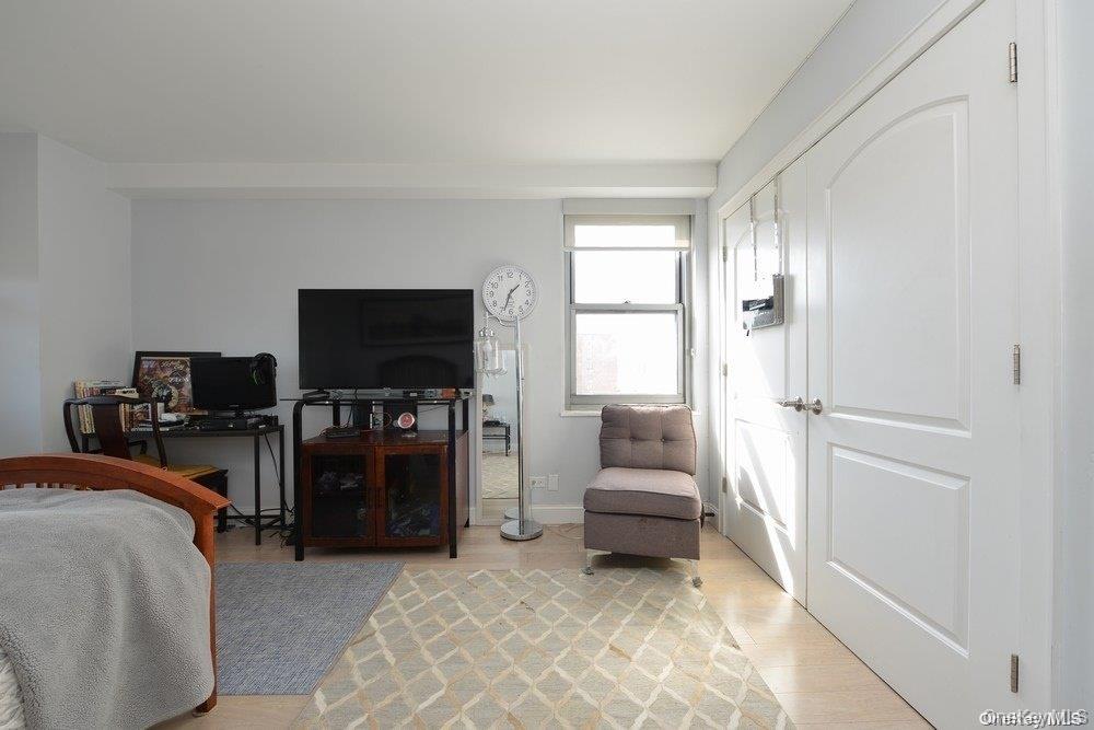 61-20 Grand Central Parkway # B 903, Forest Hills, NY 11375
