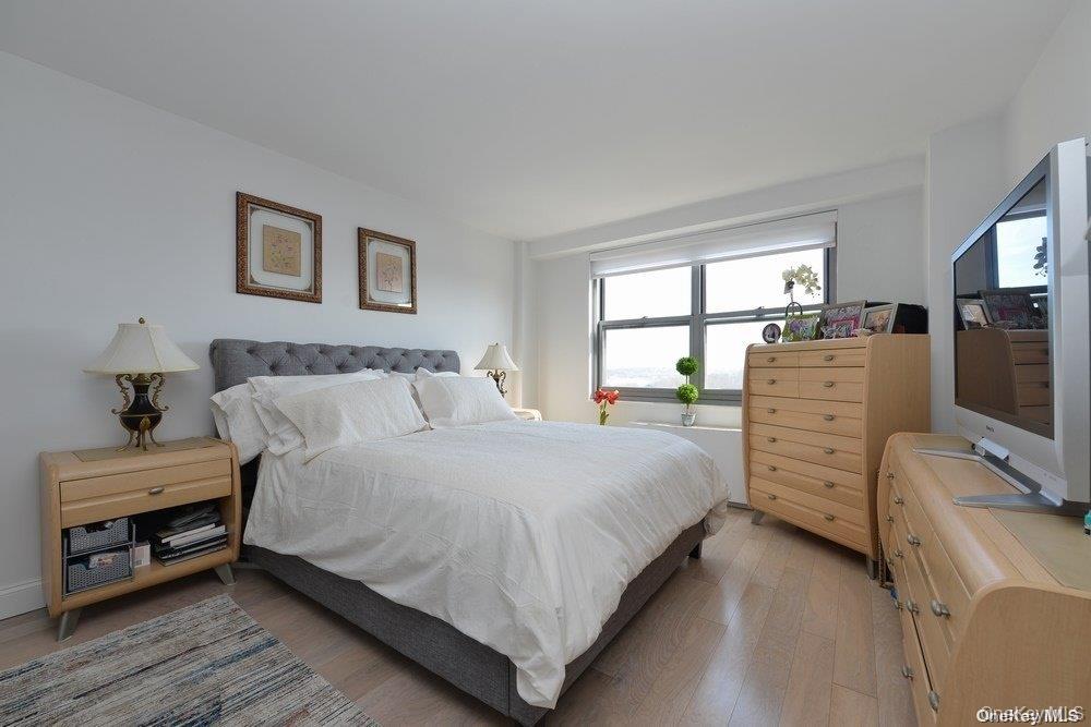 61-20 Grand Central Parkway # B 903, Forest Hills, NY 11375