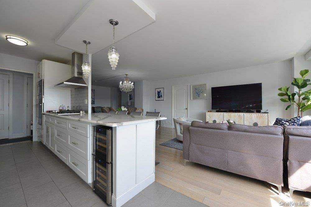 61-20 Grand Central Parkway # B 903, Forest Hills, NY 11375