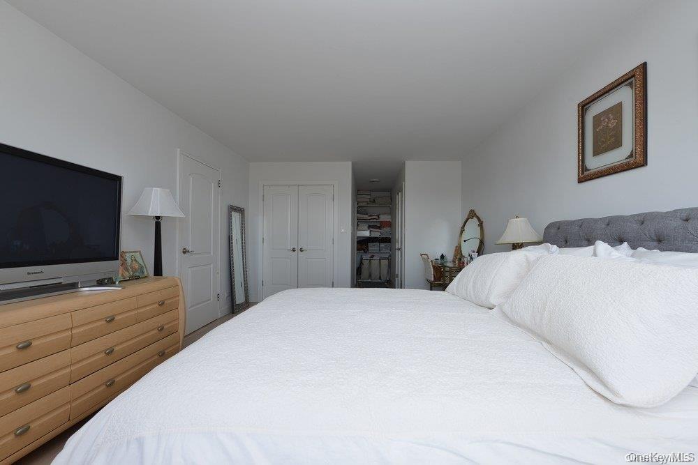 61-20 Grand Central Parkway # B 903, Forest Hills, NY 11375