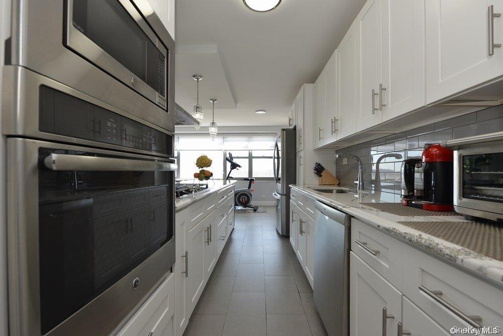 61-20 Grand Central Parkway # B 903, Forest Hills, NY 11375