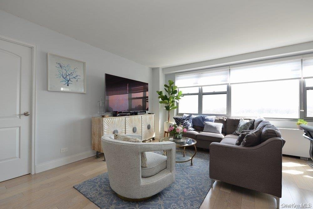 61-20 Grand Central Parkway # B 903, Forest Hills, NY 11375