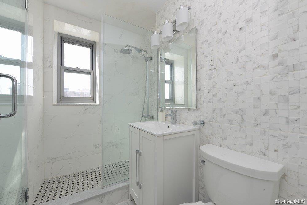 61-20 Grand Central Parkway # B 903, Forest Hills, NY 11375